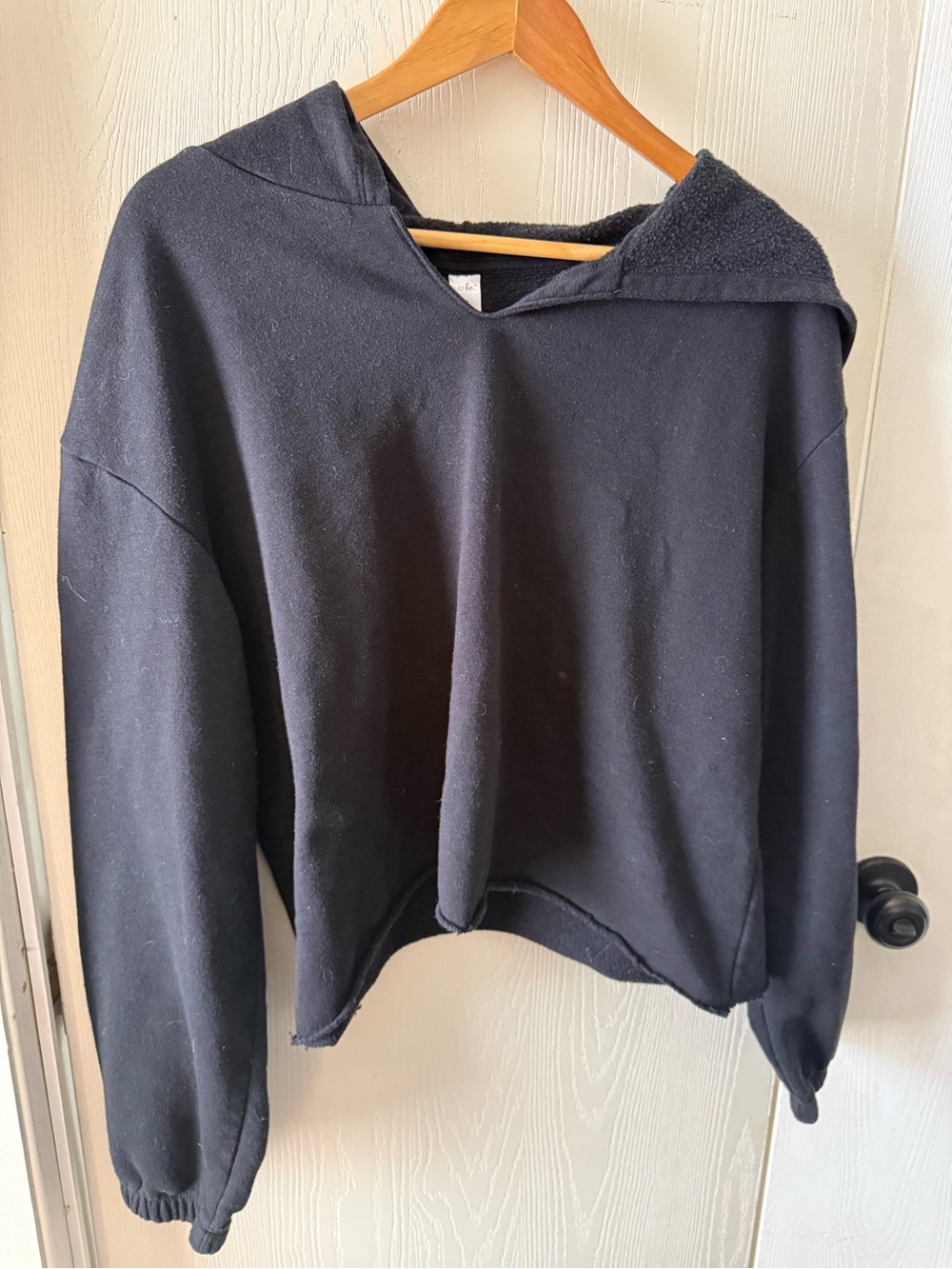Black Women's cropped Hooded Pullover Top